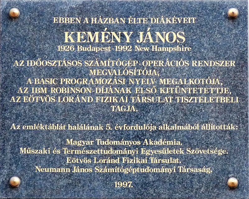 Kemény János (1926-1992) amerikai magyar matematikus, számítástechnikus emléktáblája egykori lakhelyén: Budapest, V. ker. Bajcsy-Zsilinszky út 38. 
